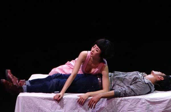 章子怡|当40岁殷桃撞上41岁章子怡，网友：原来这就是扮嫩与真嫩的区别