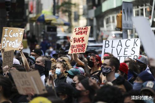 澳大利亚■“政府犯错群众买单”？澳洲爆发激烈游行，高喊：中国，请救救我们！