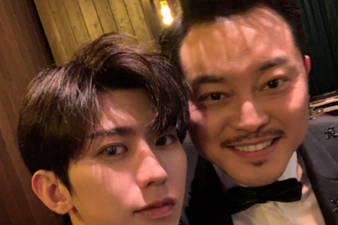 奔跑吧兄弟▲奔跑吧正式接档《王牌对王牌》，谁注意宣传照上C位是谁？有点意思