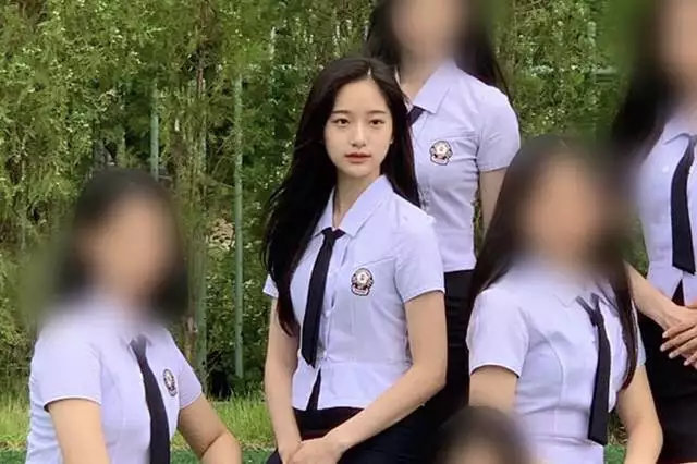 金泰希|不断收到大型经纪公司邀请的女高中生，高颜值就像金泰熙允儿秀晶