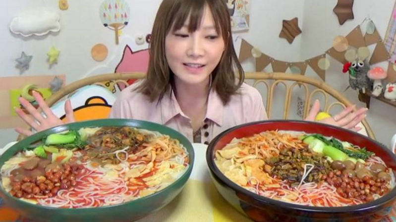 「牛奶」网红主播吃60斤“螺蛳粉”，喝一口汤后穿帮了，直接掉粉一百万！