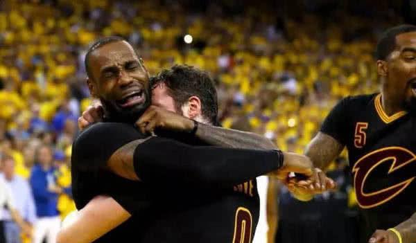 湖人队@1-3大逆转！湖人逆转雄鹿夺冠，浓眉有感而发，球迷调侃历史第二