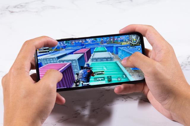 荣耀x10|90Hz屏幕+5G手机不到两千块就能入手！荣耀X10表现究竟如何？