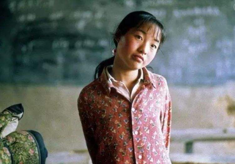 张艺谋▲她被称为“最丑谋女郎”，因张艺谋一句话退出娱乐圈，今过的怎样？