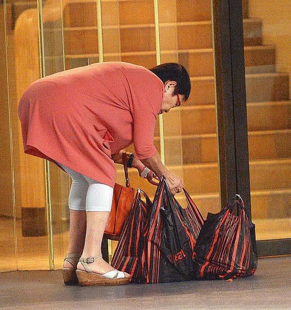 周星驰|前员工受访曝周星驰隐私，星爷可能一直单身但外出需有人陪着睡