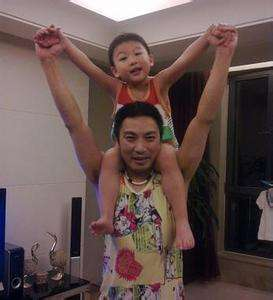 张雨绮|1998年，陈少华被伴舞“刺杀”，下巴脱落缝130针，今卖马桶为生