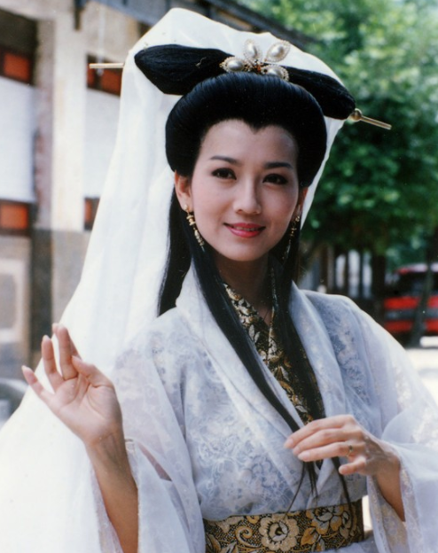《新白娘子传奇》连连被翻拍，众多版本的白娘子，你更pick谁？