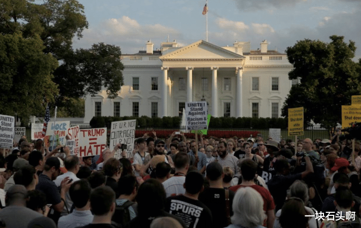 「白宫」美州长、国民警卫队全部“叛变”！白宫彻底“沦陷”！门前飘起中国旗帜