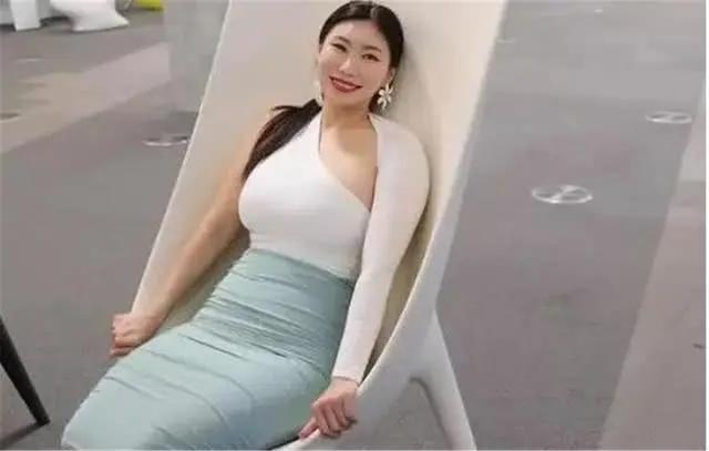 咸素媛|42岁阿姨倒追25岁小鲜肉，婚后生下双胞胎，与老公看似同龄人