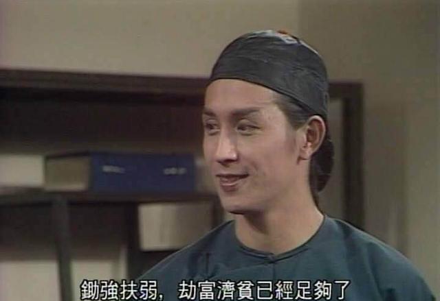 关聪■67岁香港演员转行摆地摊：时代抛弃你的时候，连一声再见都不说