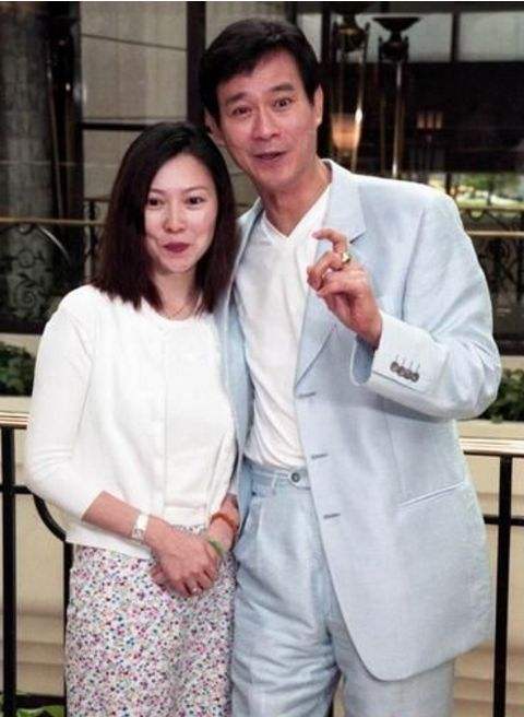 邓光荣|邓光荣曾经替义妹沈殿霞出头，去找官晶华算账，结果被竹联帮吊打