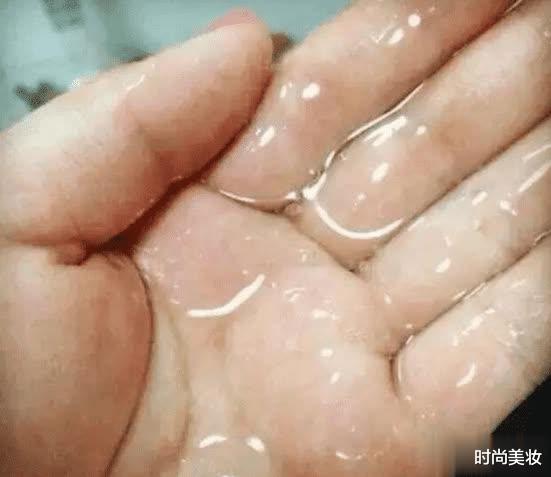 |精华液可以直接上脸吗？小心长闭口又伤脸，赶快学正确的使用方法