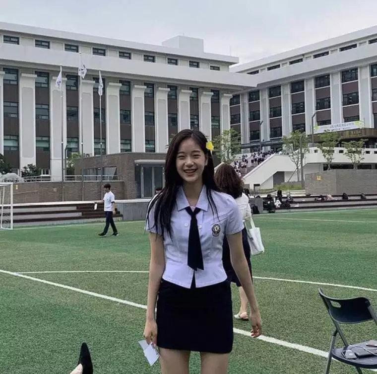 金泰希|不断收到大型经纪公司邀请的女高中生，高颜值就像金泰熙允儿秀晶