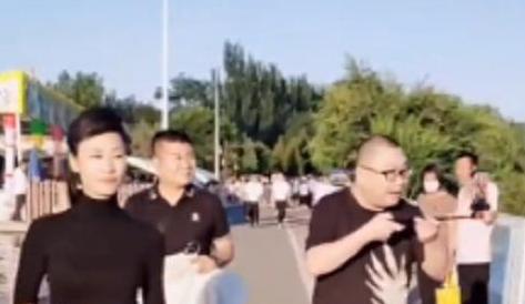 尹相杰|著名歌手尹相杰近况:瘦成“皮包骨”认不出,紧随于文华像“跟班”