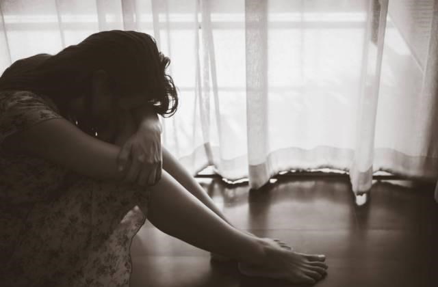 中国传媒大学：中国传媒大学女硕士坠亡：多次修改论文，导师不管不顾，将其拉黑  ?