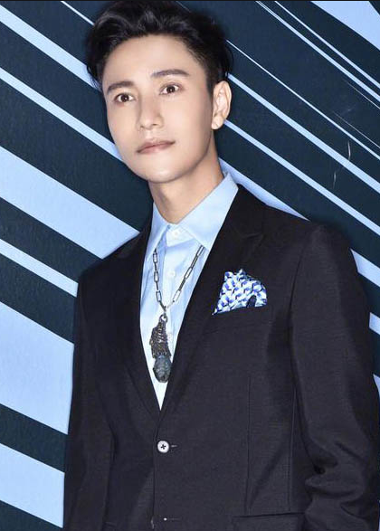 黄晓明|谢霆锋曾骂他“大便”，黄晓明说他“娘”，今44岁回归荧幕依旧是大牌！