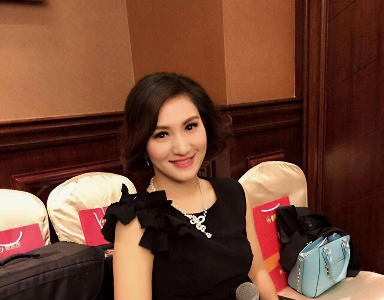 梁艺|突发意外！著名主持人化妆时后背突然剧烈疼痛，5分钟内全身瘫痪