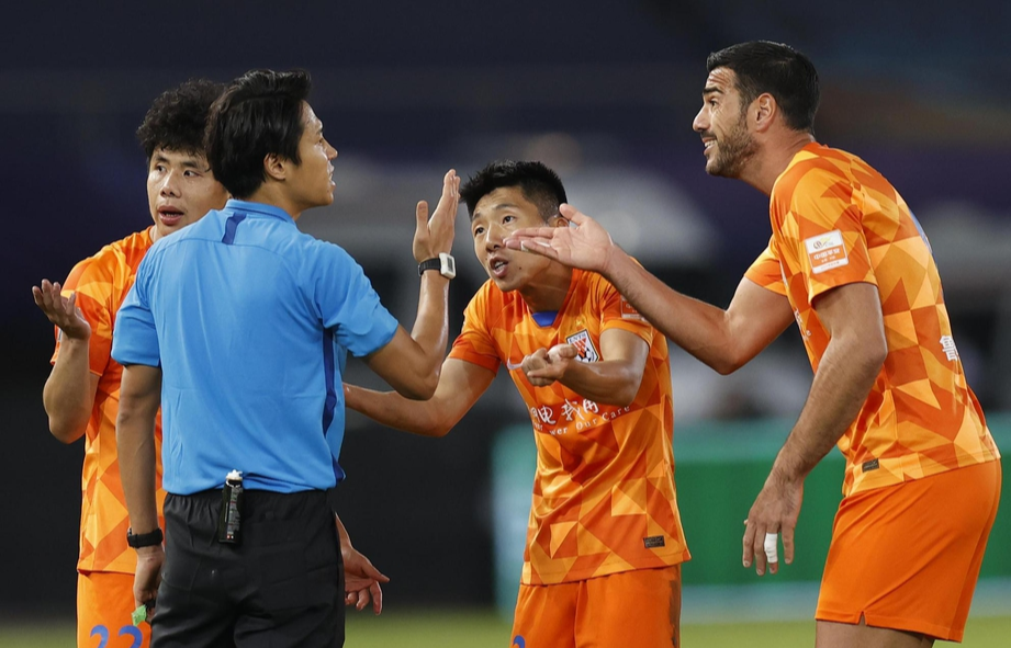 格德斯|破案了！32倍慢镜回放还原格德斯犯规真相，马宁误判洗不掉了！