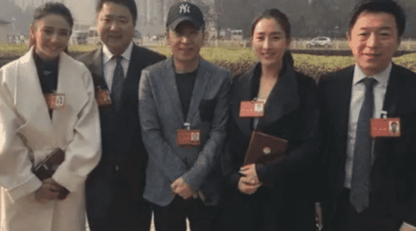 范冰冰|人民大会堂不许化妆，明星一个个都被打回“原形”，看到范冰冰真是醉了！