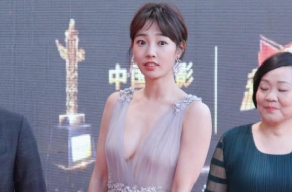 『白百何』白百何为啥被称“女版陈冠希”？看完这些照片，你就知道原因了