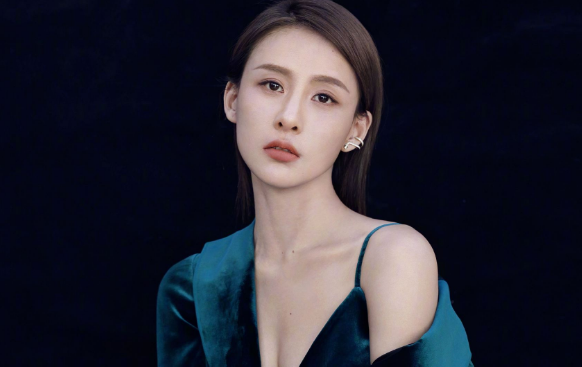 曾自曝把安全裤送给导演,被王思聪撕成18线后,今混成这般模样!