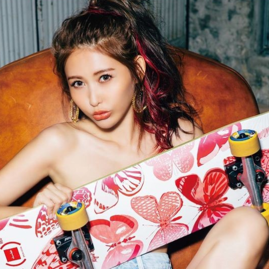 简恺乐:老板罗志祥看到这些照片会心动吗?网友:看了有心动的感觉!