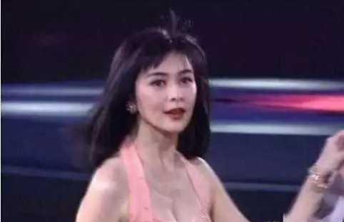 关之琳▲关之琳巅峰时有多绝味？看她当年出场那刻，网友：我的小心心啊！