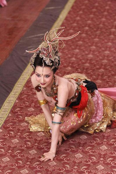 妲己|网友说迪丽热巴“太保守”,不适合演妲己,但剧照流出后全网遭“打脸”!