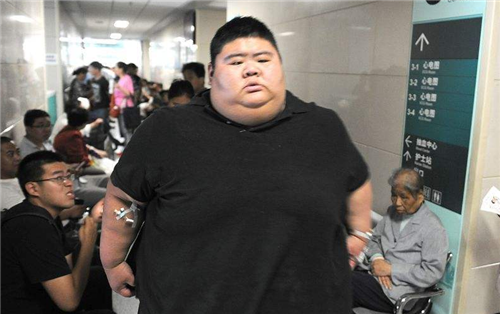 王浩|王浩楠，一年减掉363斤，在健身房里还收获了一段爱情