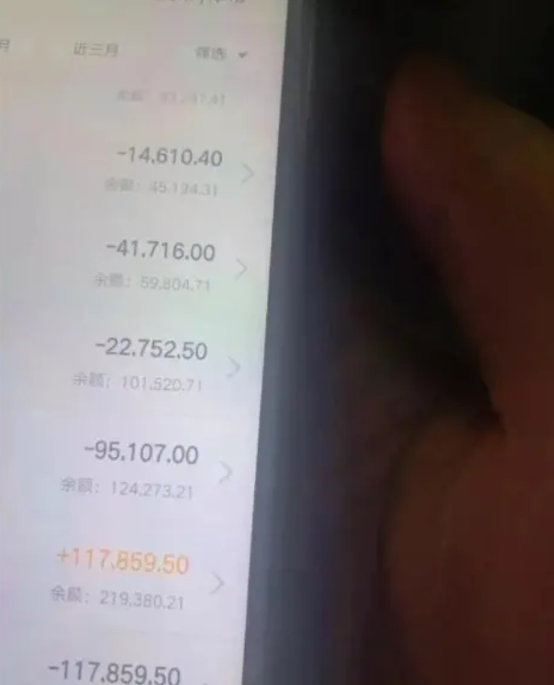 |阿姨想要包小鲜肉一晚，10万一晚值不值？阿姨怂了！