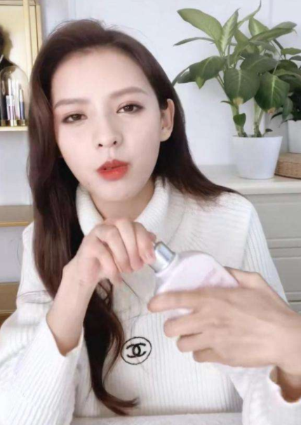 香奈儿|张雨馨变白原来是一直用了这个平民“香奈儿”