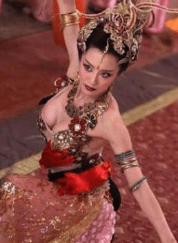 妲己|网友说迪丽热巴“太保守”,不适合演妲己,但剧照流出后全网遭“打脸”!