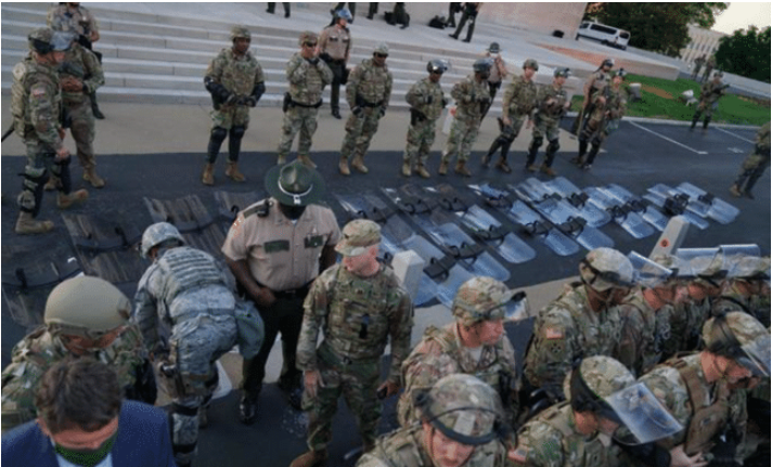 美国：美国巨变了！美军彻底“造反”，打响“内战”第一枪，美国民众：逮捕特朗普