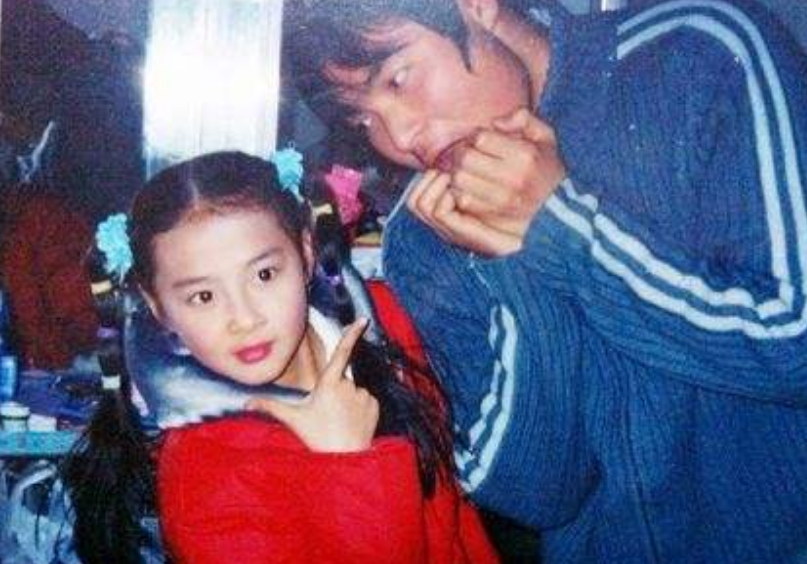 释小龙|她14岁把初恋给了释小龙，全网禁止她整容，今27岁长成这样？