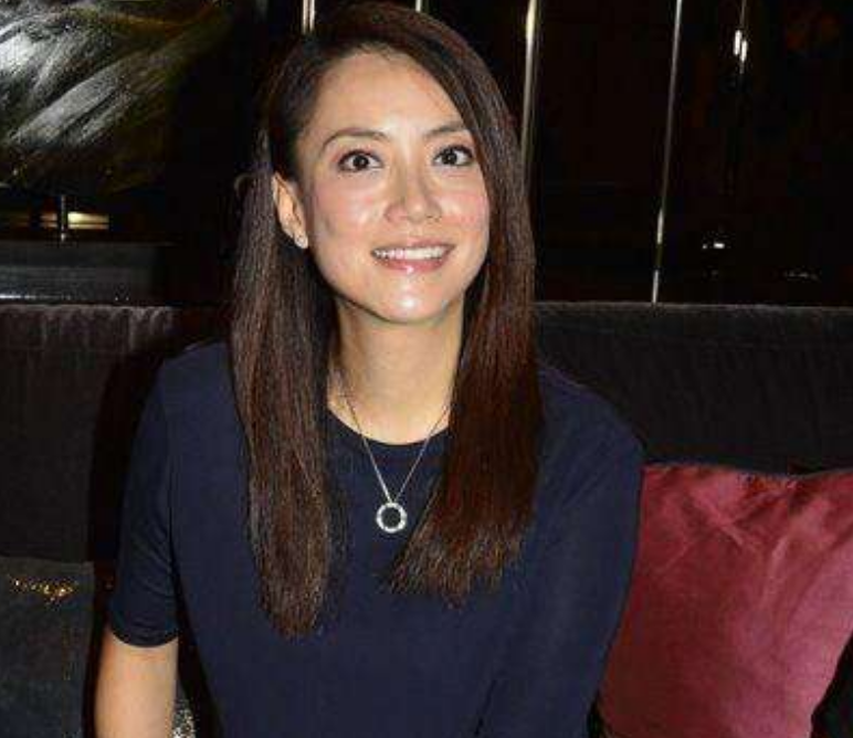 寸头|分手后才得知怀孕,为女儿戒20年烟瘾,今撑起娱乐圈半壁江山