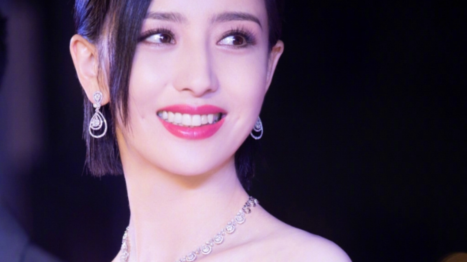 「佟丽娅」佟丽娅工作室证实，陈思诚和丫丫已经离婚，谁对谁错