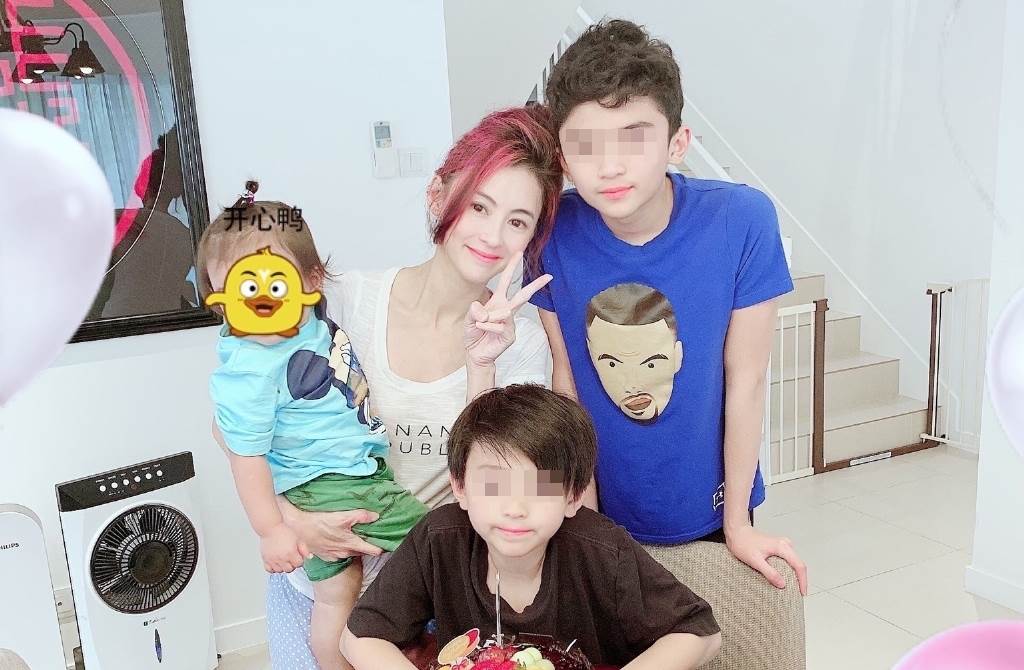 张柏芝|小儿子出生证明被盗生父栏曝光 张柏芝投诉开告港媒