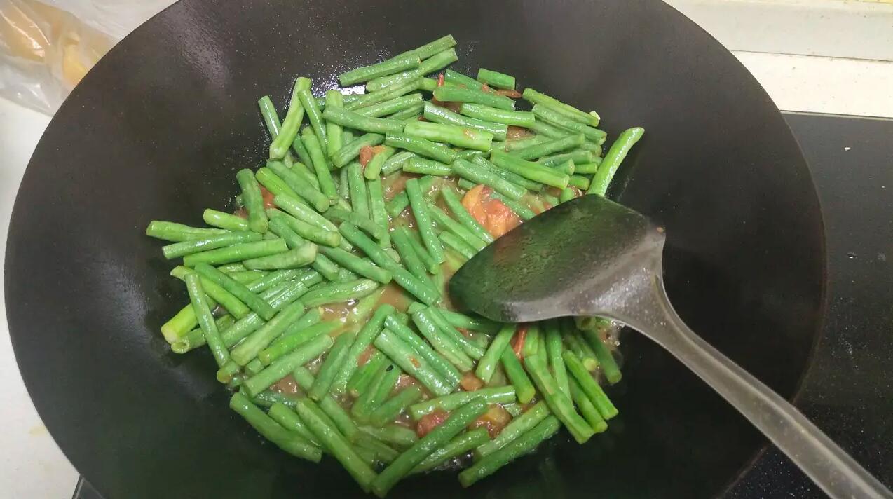 装修的时候做了个榻榻米，两年不到成这样子了，又要花钱了！