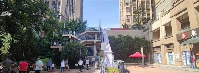 山西省 涪陵一小区竟因电梯火遍全国，业主却哭笑不得！