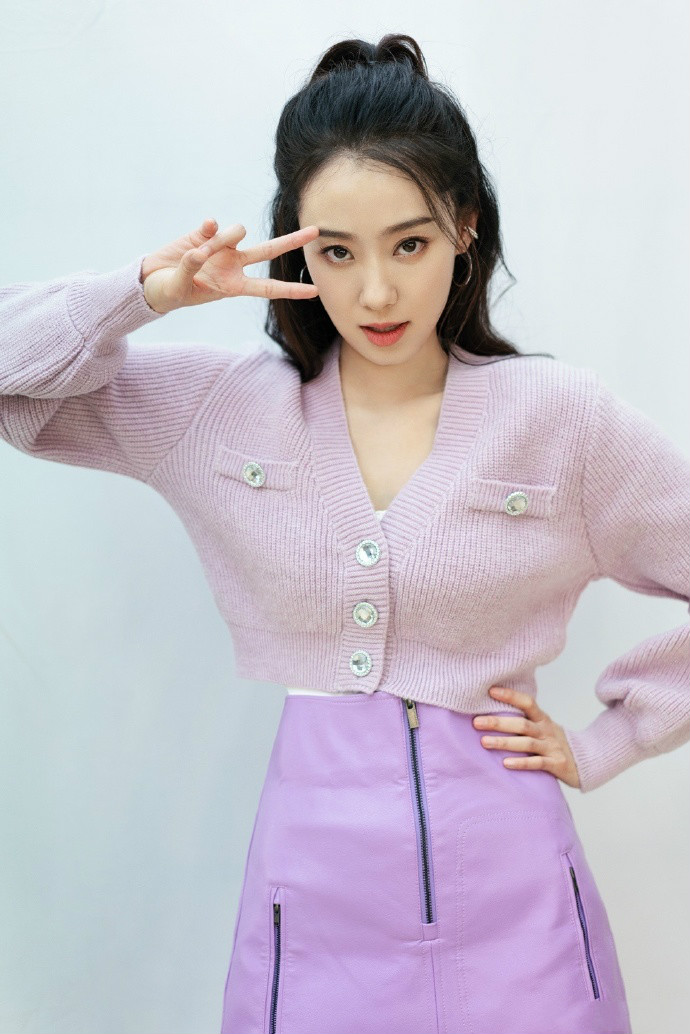 张小斐的毛衣又火了,配上紧身裤长腿抢镜,身材比例也太好了吧?