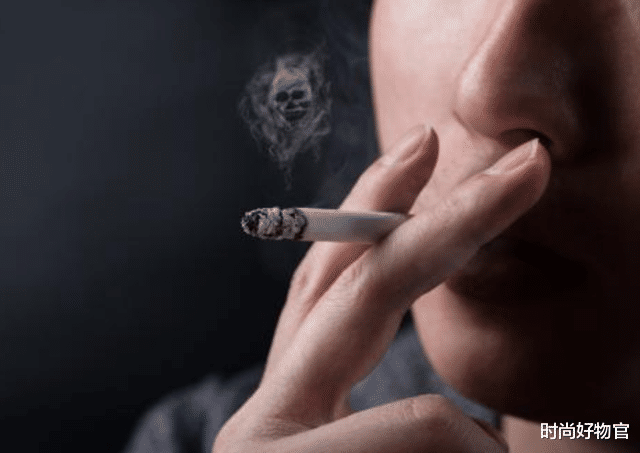 运动|男性“晨起”4个行为,或比喝酒还伤身,坚持一项运动或能改善