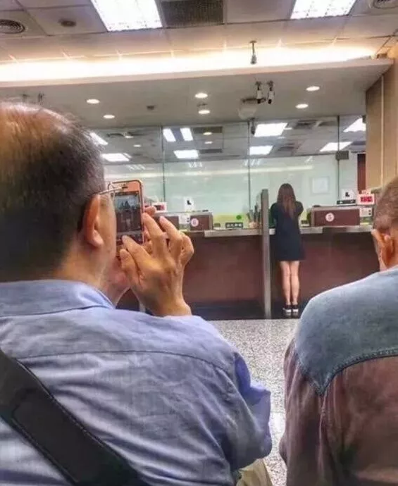 发型|“发型对男生颜值的影响有多大?”哈哈这绝对是低配版的!!