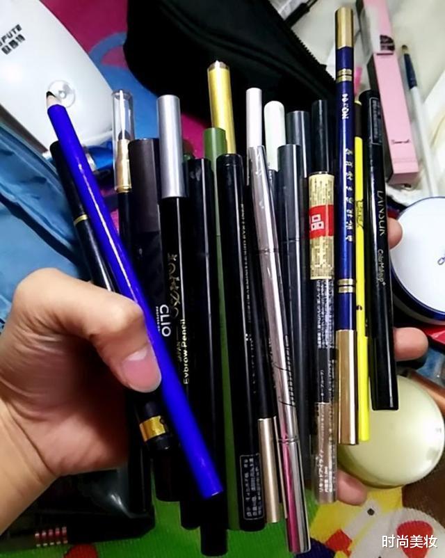 戚薇 戚薇的“画眉方式”走红，帮素人轻轻勾勒眉毛，鼻子都变得高挺了