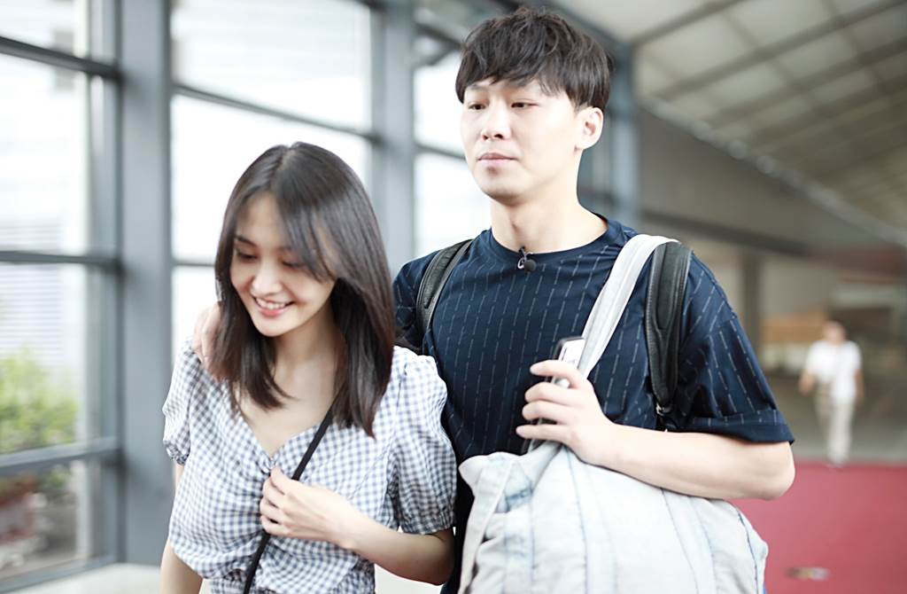 郑爽|等郑爽签字 航空公司放话：免费送张恒跟2小孩回国