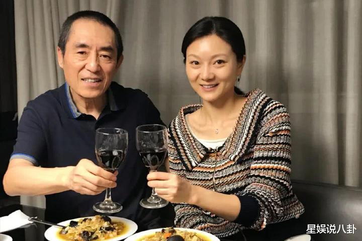 三胎政策开放,张艺谋妻子发文,有讽刺意味,曾因超生被罚748万