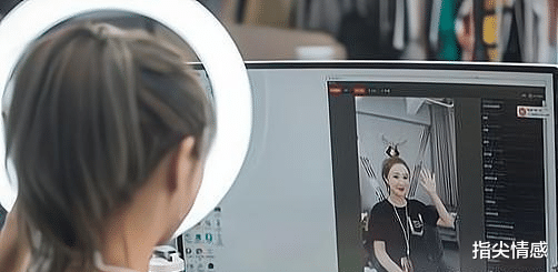 时尚好物官 薇娅\＂懒人伞\＂一夜爆红，40度出门不怕晒，网友：防晒霜可以扔了