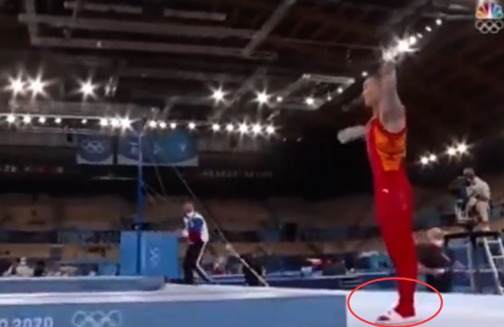 清浅微笑的我|肖若腾事件反转？穿拖鞋二次上台连续犯规，按规则要再扣0.6分无缘奖牌！