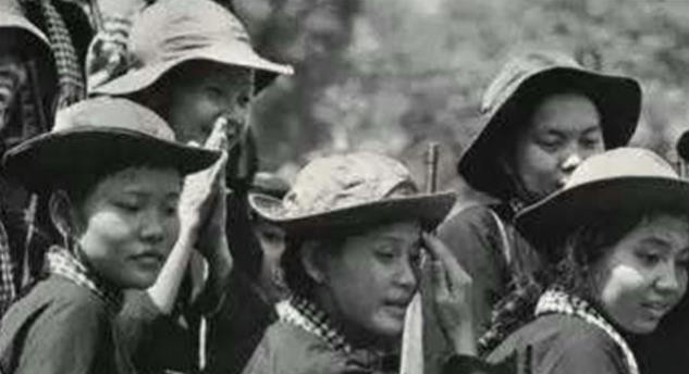 中年女同学的自救|长条山战役：我军劝和，越南女兵却无一投降，去世时连军装都没穿