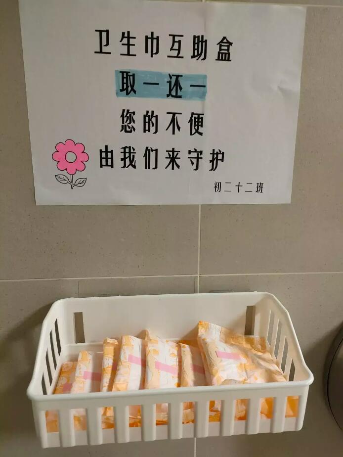 装修的时候做了个榻榻米，两年不到成这样子了，哈哈又要花钱了！