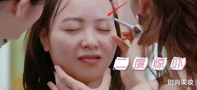 戚薇 戚薇的“画眉方式”走红，帮素人轻轻勾勒眉毛，鼻子都变得高挺了